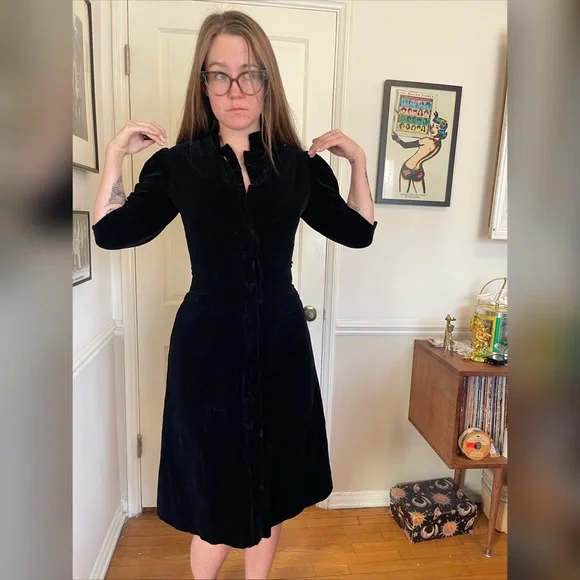 30s Vintage Black Silk Velvet Dress w Puff Shoulders - Picture 4 of 10